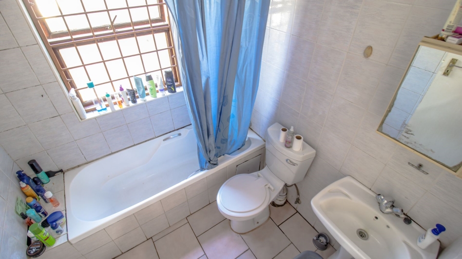 1 Bedroom Property for Sale in Kew Gauteng