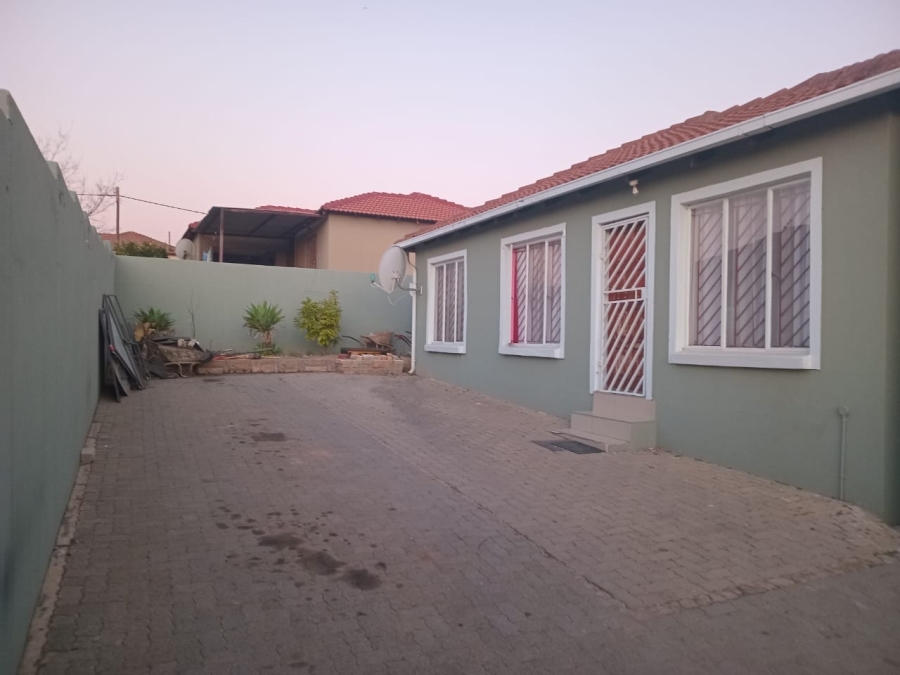 4 Bedroom Property for Sale in Cosmo City Gauteng