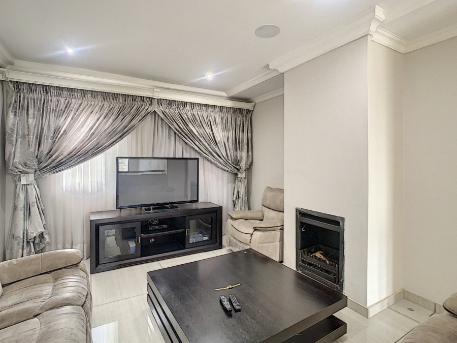 5 Bedroom Property for Sale in Newmark Estate Gauteng