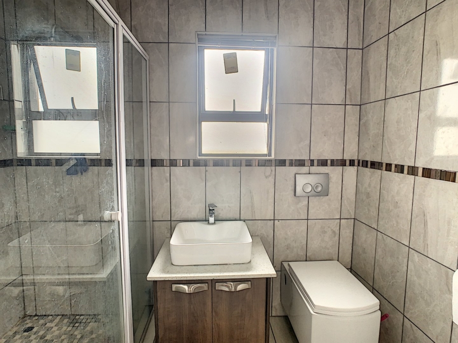 5 Bedroom Property for Sale in Newmark Estate Gauteng