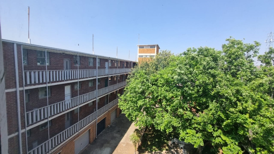 2 Bedroom Property for Sale in Moregloed Gauteng