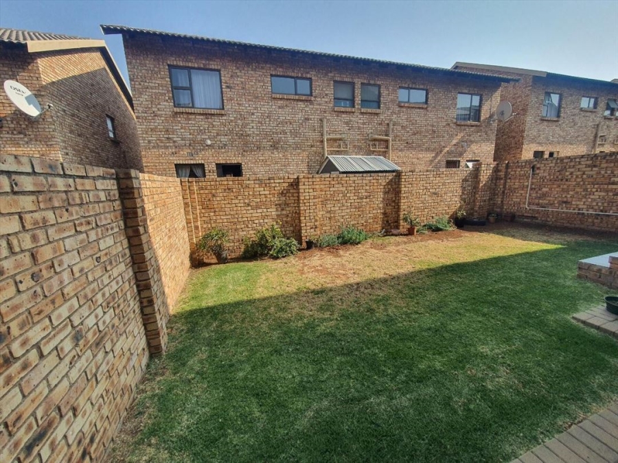 2 Bedroom Property for Sale in Goedeburg Gauteng