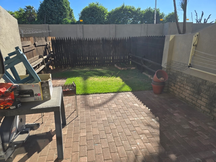 To Let 2 Bedroom Property for Rent in Witfield Gauteng
