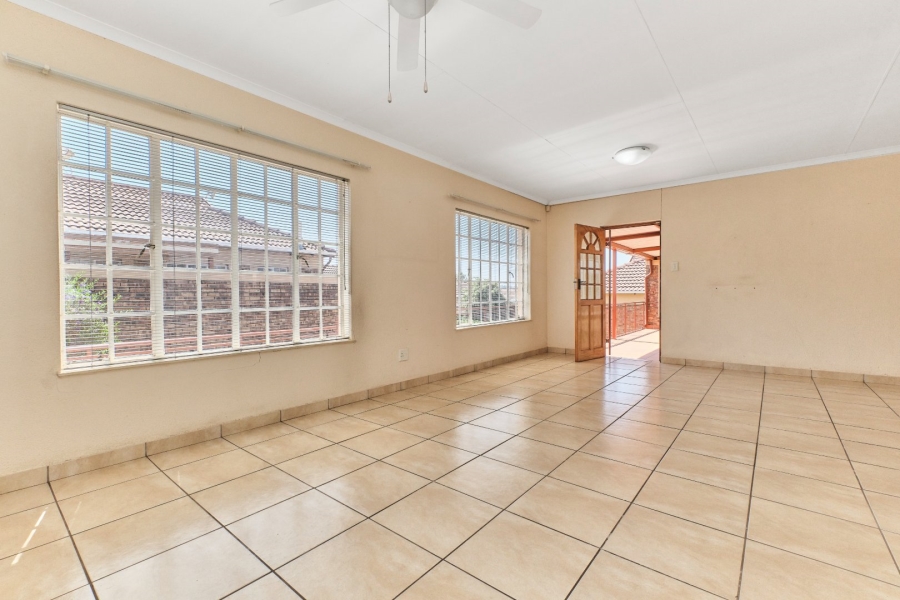 2 Bedroom Property for Sale in Honeydew Grove Gauteng