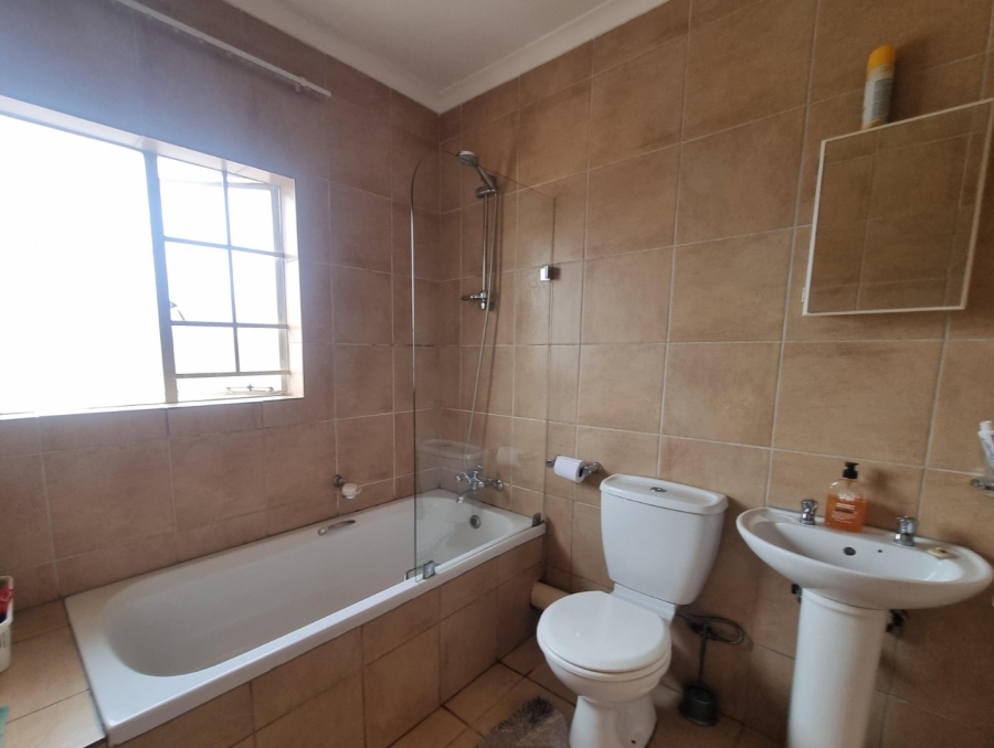 1 Bedroom Property for Sale in Newmark Estate Gauteng