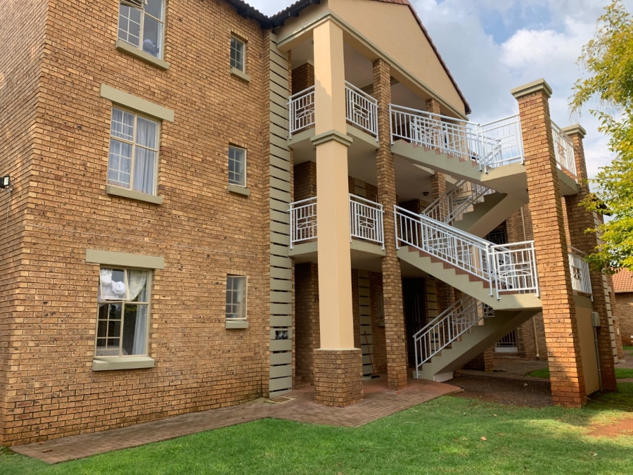 2 Bedroom Property for Sale in Die Hoewes Gauteng