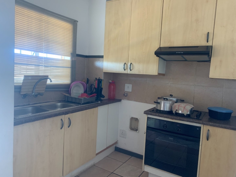 2 Bedroom Property for Sale in Die Hoewes Gauteng