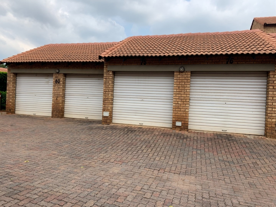 2 Bedroom Property for Sale in Die Hoewes Gauteng