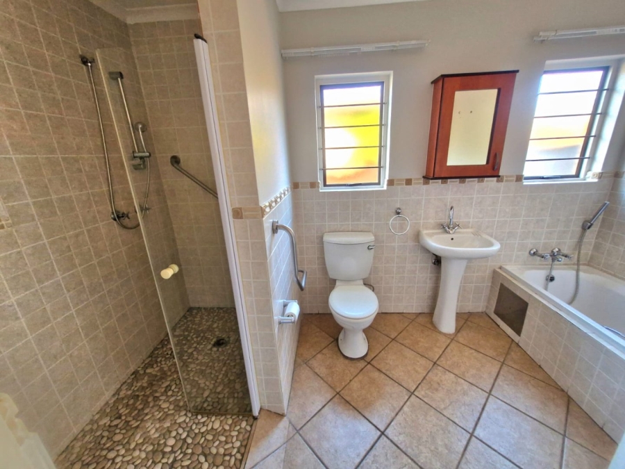 2 Bedroom Property for Sale in Montana Tuine Gauteng