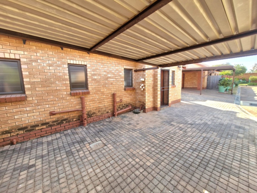 2 Bedroom Property for Sale in Montana Tuine Gauteng