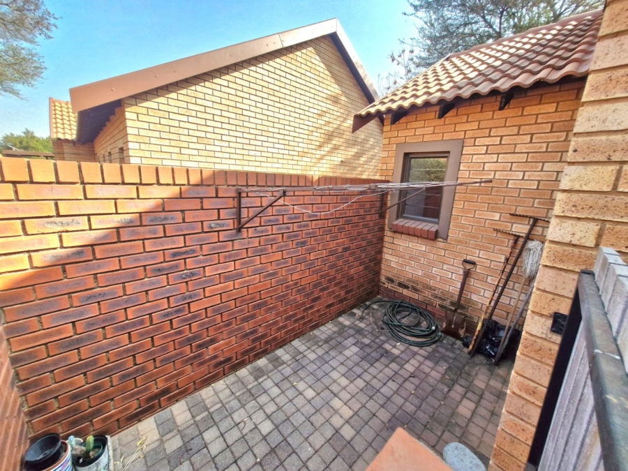 2 Bedroom Property for Sale in Montana Tuine Gauteng