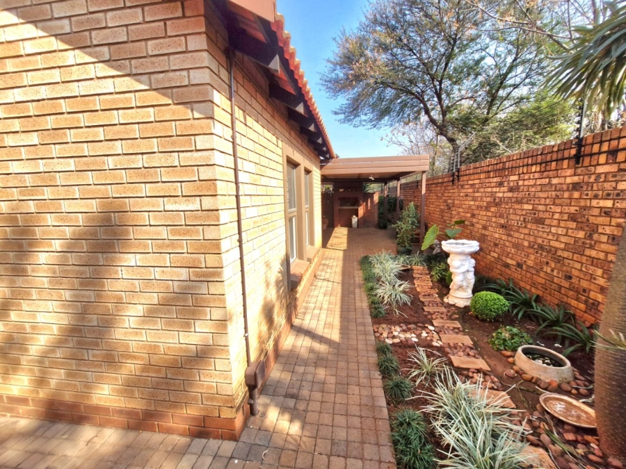 2 Bedroom Property for Sale in Montana Tuine Gauteng