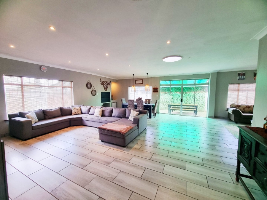 5 Bedroom Property for Sale in Randhart Gauteng