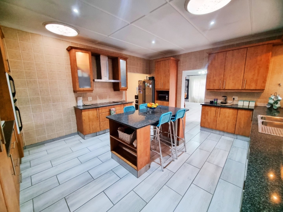 5 Bedroom Property for Sale in Randhart Gauteng