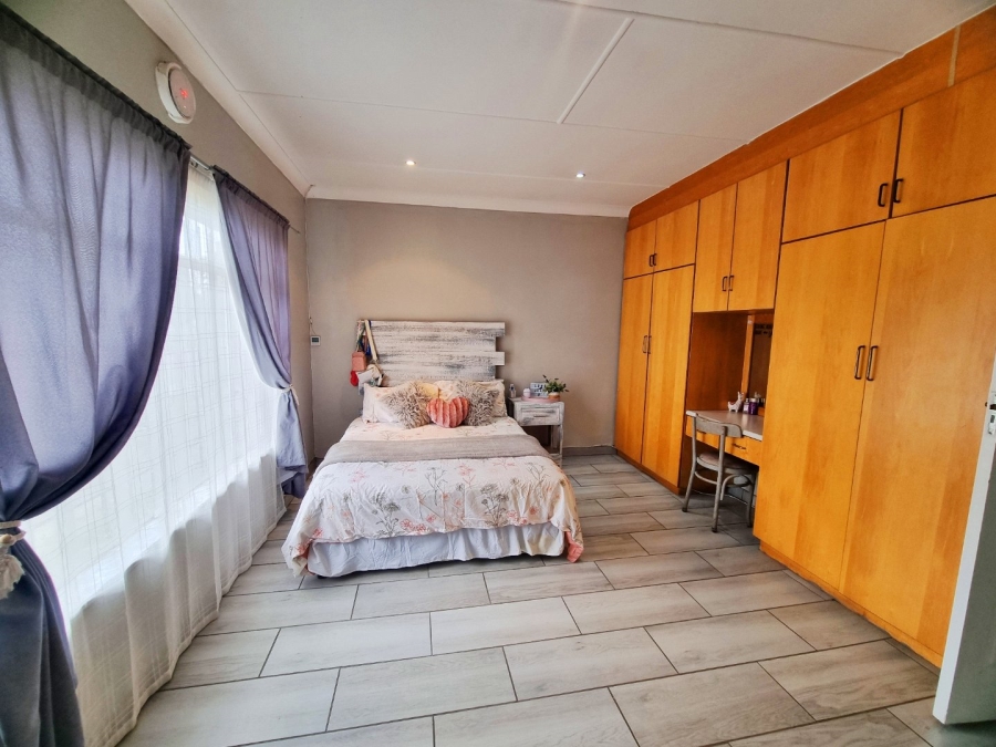 5 Bedroom Property for Sale in Randhart Gauteng