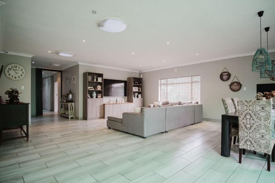 5 Bedroom Property for Sale in Randhart Gauteng