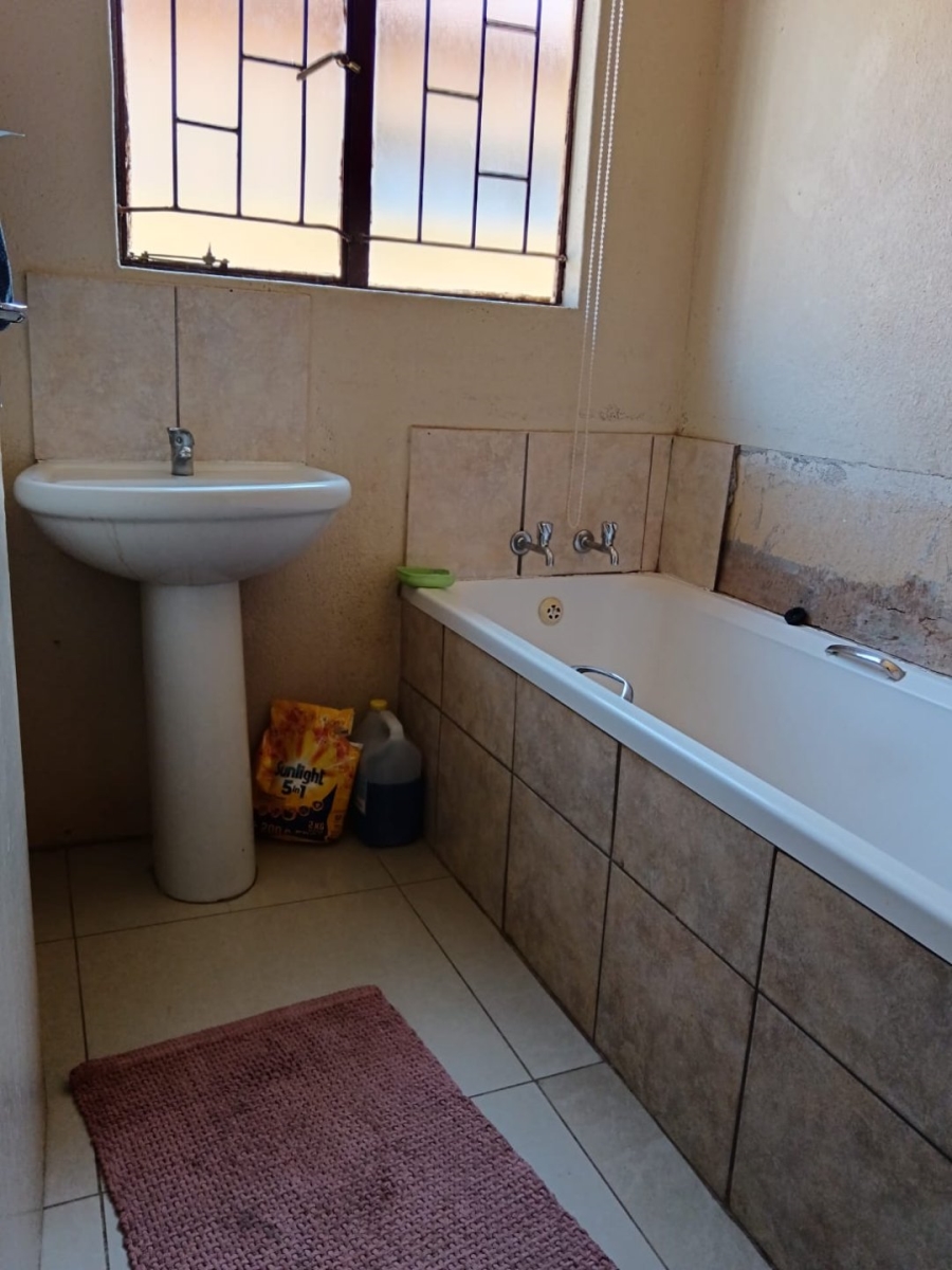 2 Bedroom Property for Sale in Soshanguve VV Gauteng