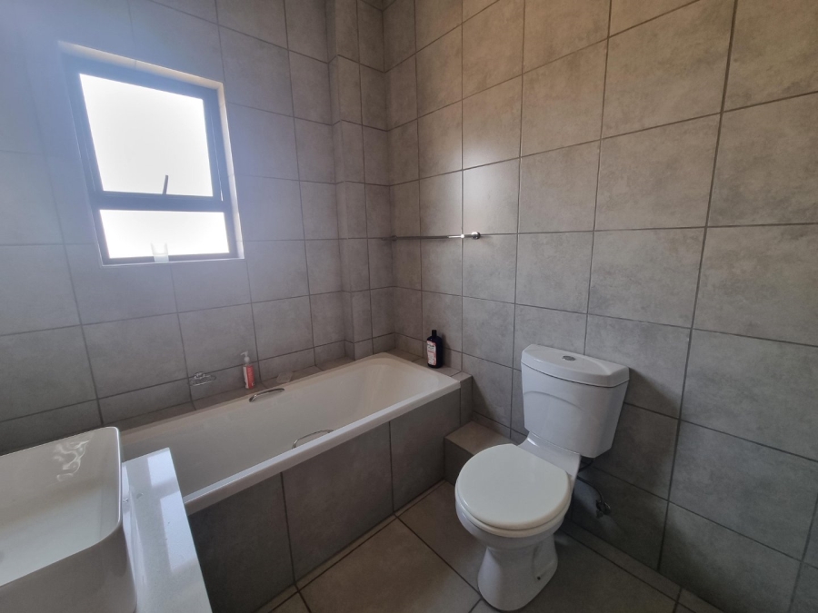 4 Bedroom Property for Sale in Waterlake Farm Lifestyle Estate Gauteng
