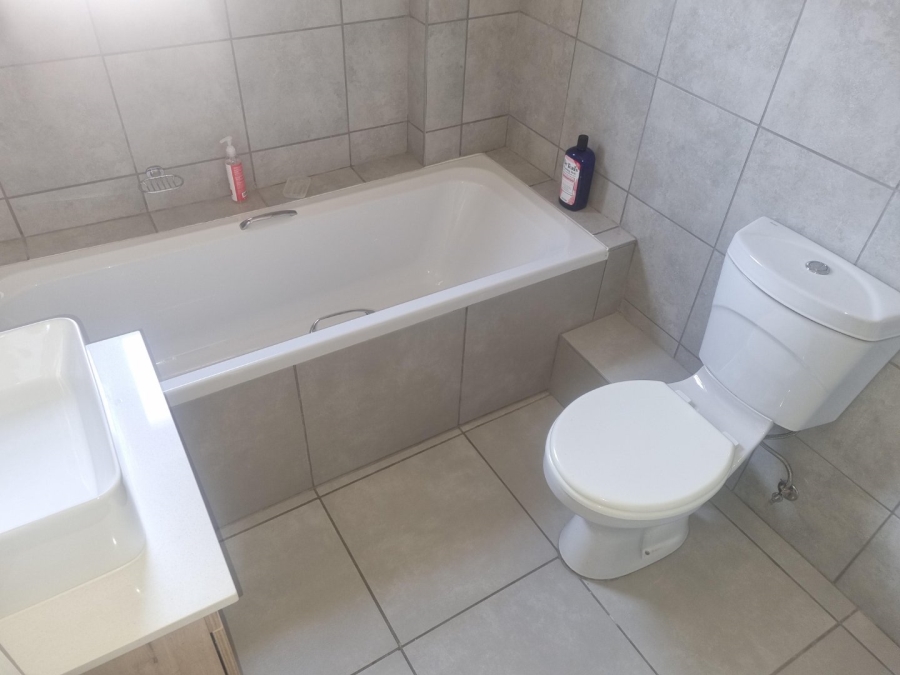 4 Bedroom Property for Sale in Waterlake Farm Lifestyle Estate Gauteng