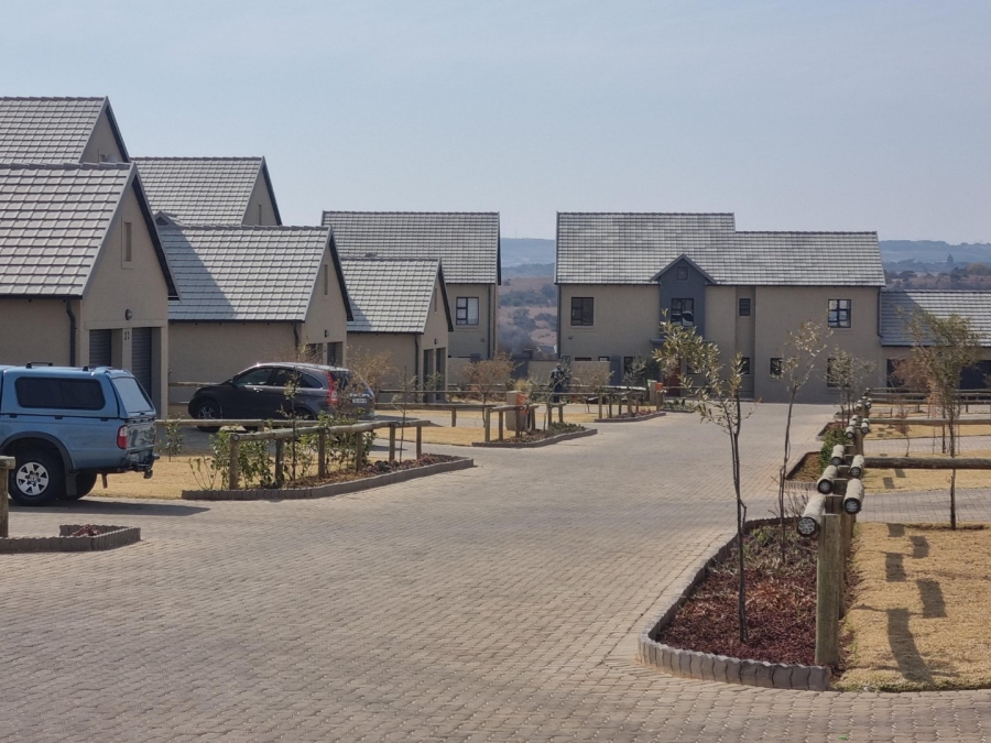 4 Bedroom Property for Sale in Waterlake Farm Lifestyle Estate Gauteng