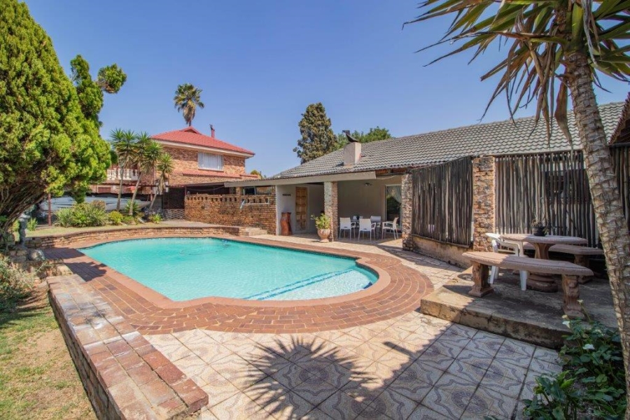 4 Bedroom Property for Sale in Birchleigh North Gauteng
