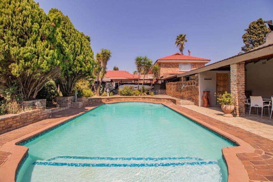 4 Bedroom Property for Sale in Birchleigh North Gauteng