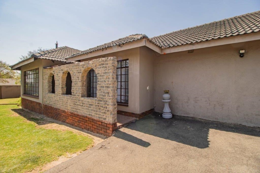4 Bedroom Property for Sale in Birchleigh North Gauteng