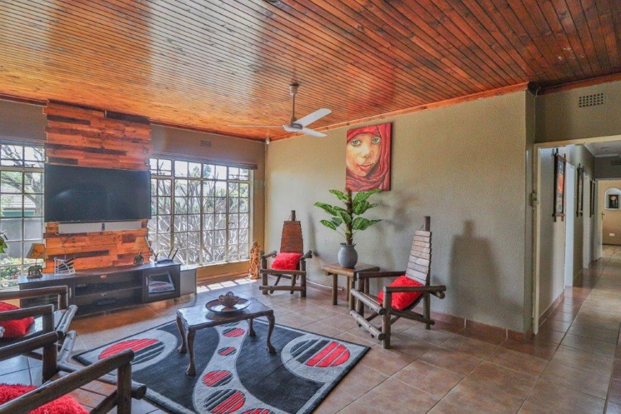 4 Bedroom Property for Sale in Birchleigh North Gauteng
