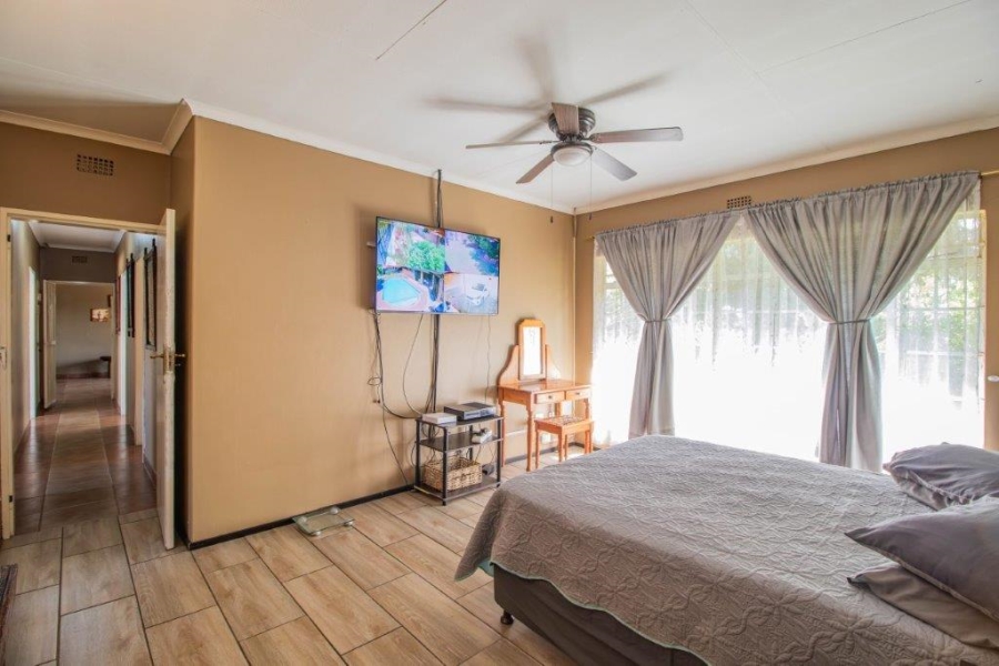 4 Bedroom Property for Sale in Birchleigh North Gauteng