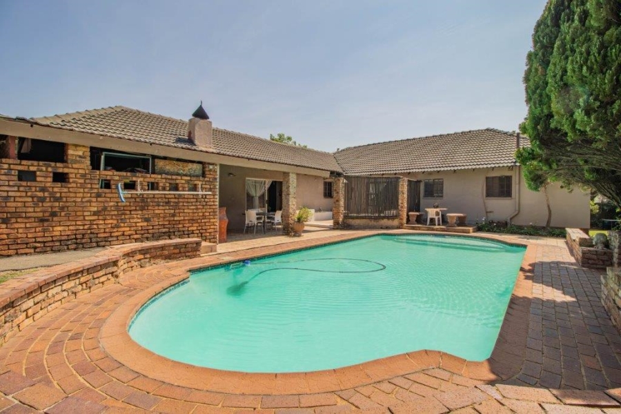 4 Bedroom Property for Sale in Birchleigh North Gauteng