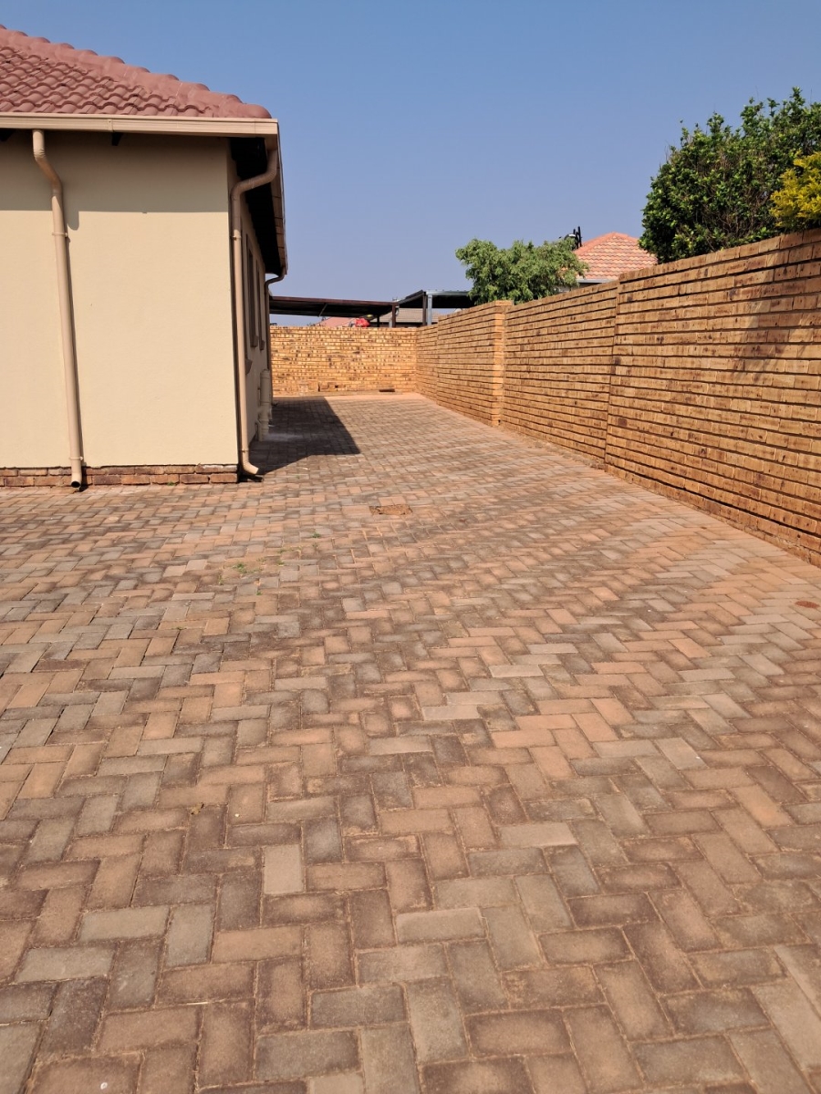 3 Bedroom Property for Sale in The Orchards Gauteng