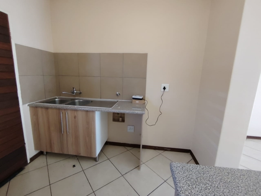 2 Bedroom Property for Sale in Monavoni Gauteng