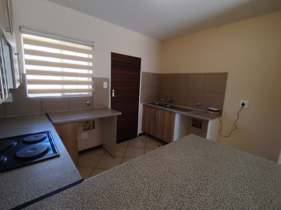 2 Bedroom Property for Sale in Monavoni Gauteng