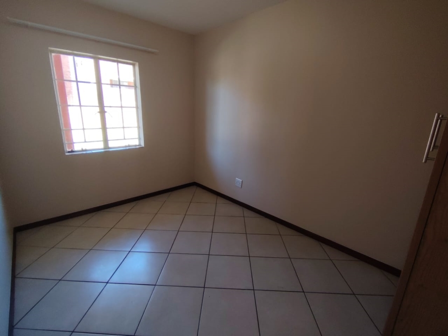 2 Bedroom Property for Sale in Monavoni Gauteng
