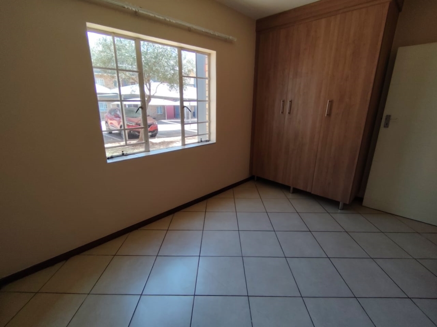 2 Bedroom Property for Sale in Monavoni Gauteng