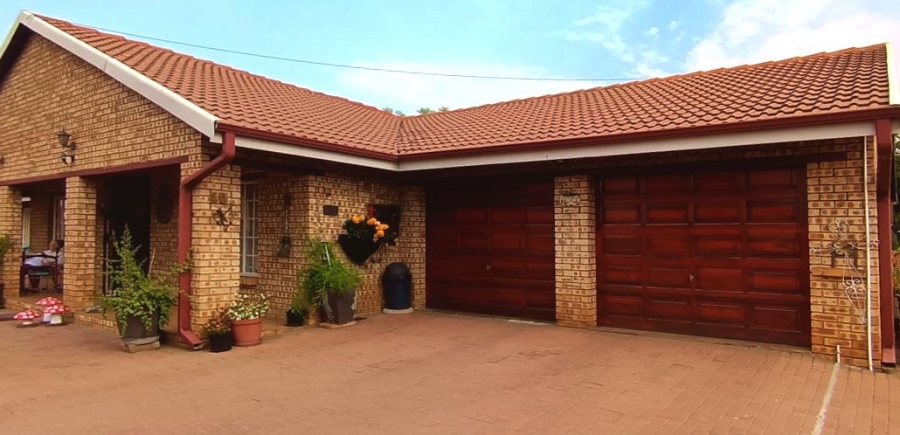 4 Bedroom Property for Sale in Kookrus Gauteng