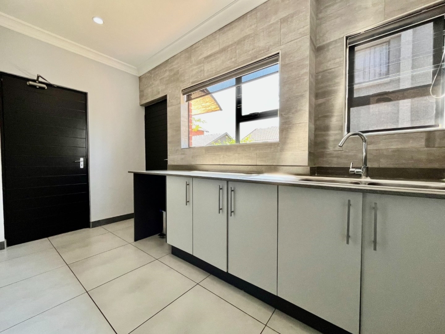 To Let 4 Bedroom Property for Rent in Ruimsig A H Gauteng