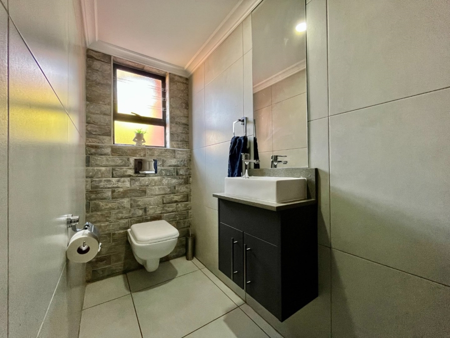To Let 4 Bedroom Property for Rent in Ruimsig A H Gauteng