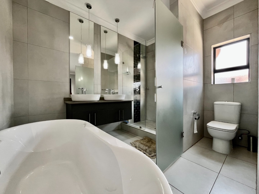 To Let 4 Bedroom Property for Rent in Ruimsig A H Gauteng