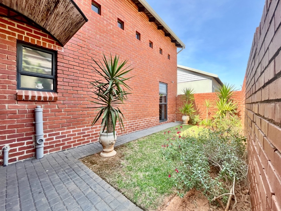 To Let 4 Bedroom Property for Rent in Ruimsig A H Gauteng