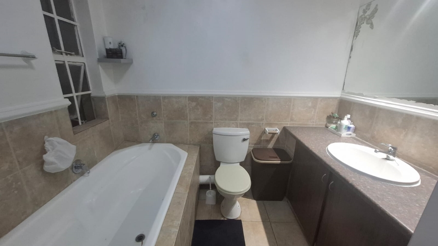 3 Bedroom Property for Sale in Vorna Valley Gauteng