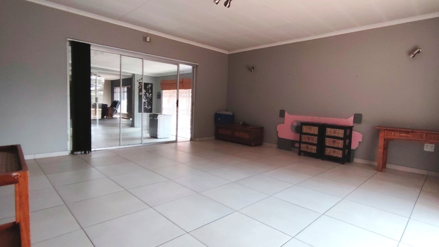 Commercial Property for Sale in Buyscelia Gauteng
