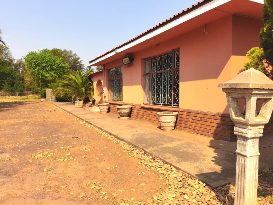 Commercial Property for Sale in Buyscelia Gauteng
