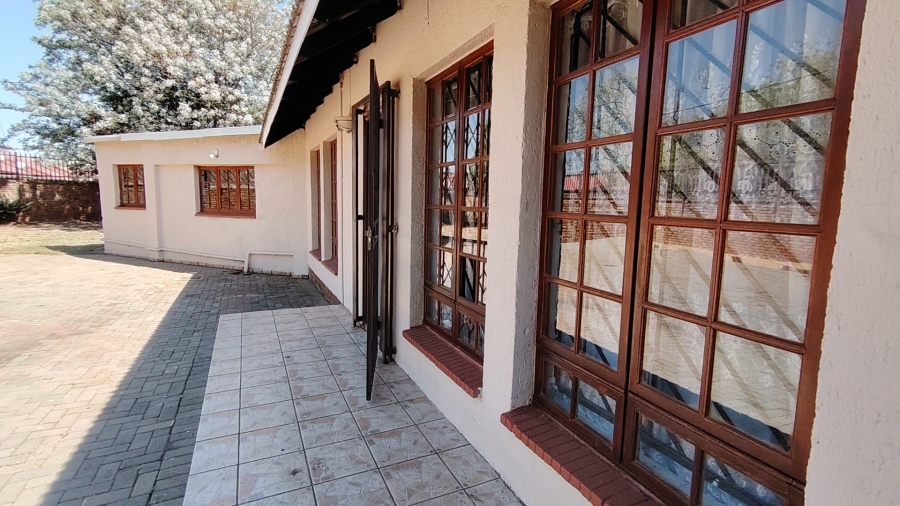 5 Bedroom Property for Sale in Eldoraigne Gauteng