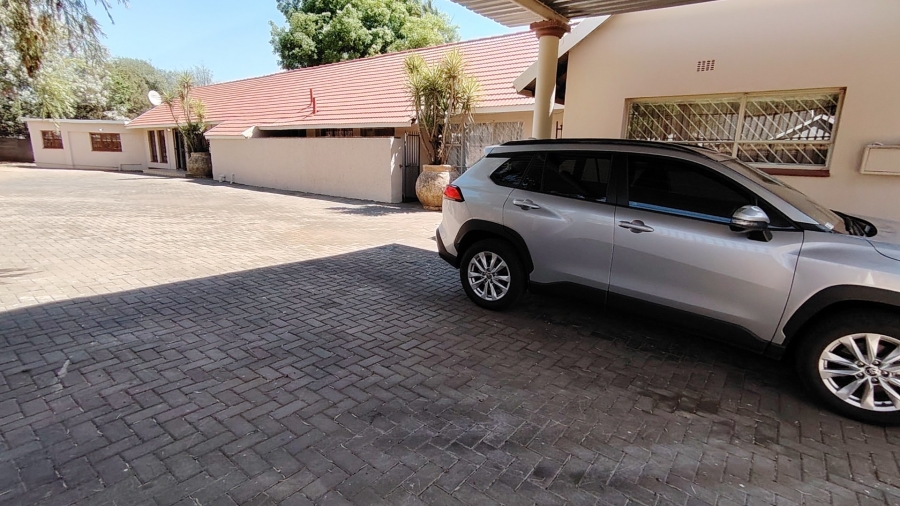 5 Bedroom Property for Sale in Eldoraigne Gauteng
