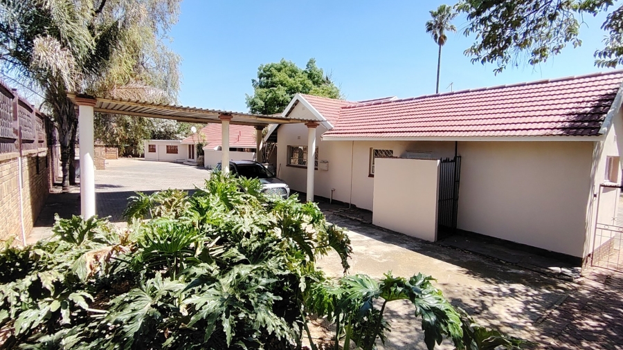 5 Bedroom Property for Sale in Eldoraigne Gauteng