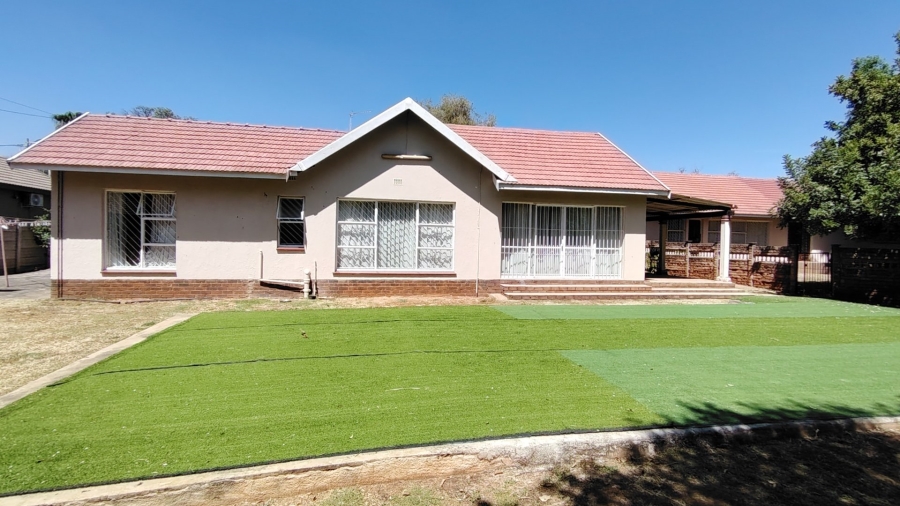 5 Bedroom Property for Sale in Eldoraigne Gauteng