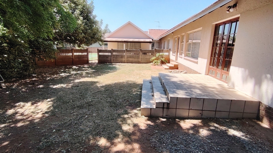 5 Bedroom Property for Sale in Eldoraigne Gauteng