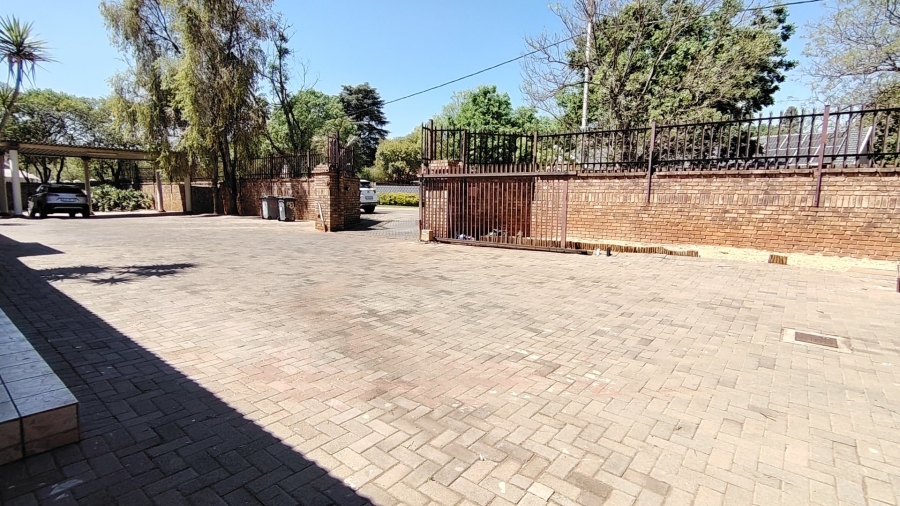 5 Bedroom Property for Sale in Eldoraigne Gauteng