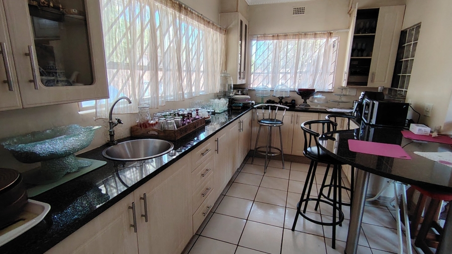5 Bedroom Property for Sale in Eldoraigne Gauteng